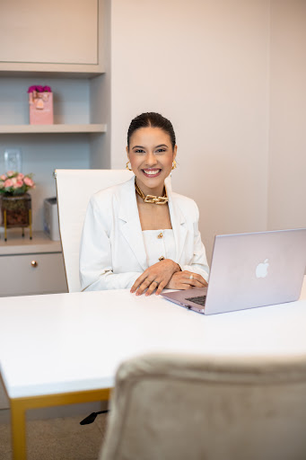 Dra. Alessandra Almeida