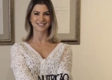 carla minetto nutricionista especializada em emagrecimento feminino clinica avve saude que liberta